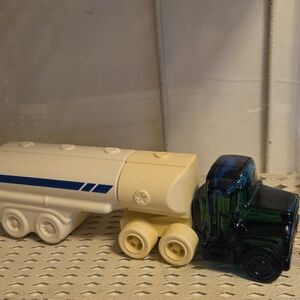 Vintage Avon Big Rig Wild Country After Shave Full Bottle Talc Container Empty